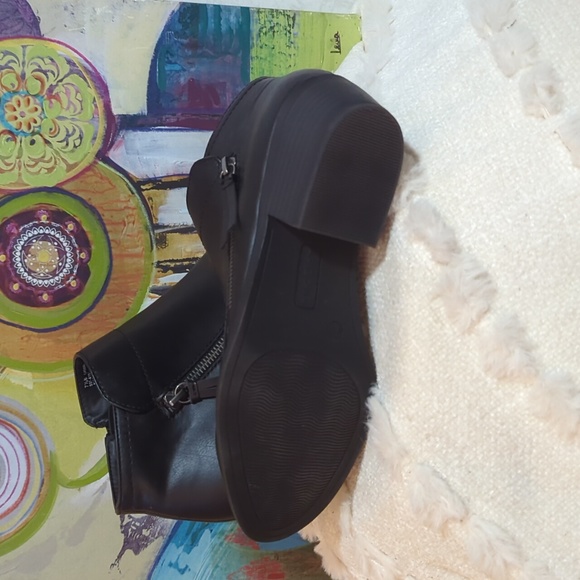 Arizona Cadman Women's Bootie Black Nwot SZ 7.5 - Picture 3 of 9